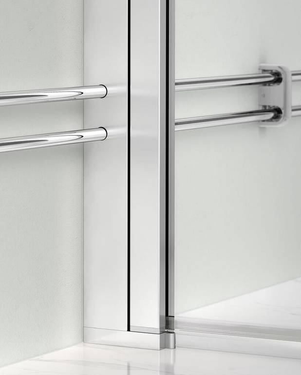 Firkantet dør til badekar - Vendbar for høyre- eller venstrevendt installasjon
Forhåndsmonterte dørprofiler for rask og enkel installasjon
Temperert sikkerhetsglass, 6 mm