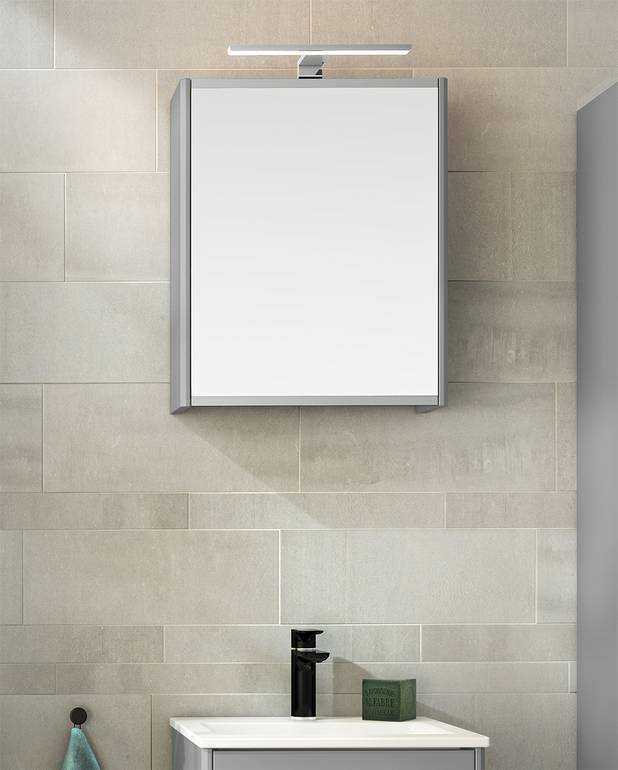 Bathroom mirror cabinet Graphic - 45 cm - Double sided mirror doors
Frosted lower edge prevents visible stains
Soft closing doors
